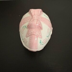 Russ Decorative Pink and White Ceramic Egg with Bow Trinket Box. Item # 15688 PO
